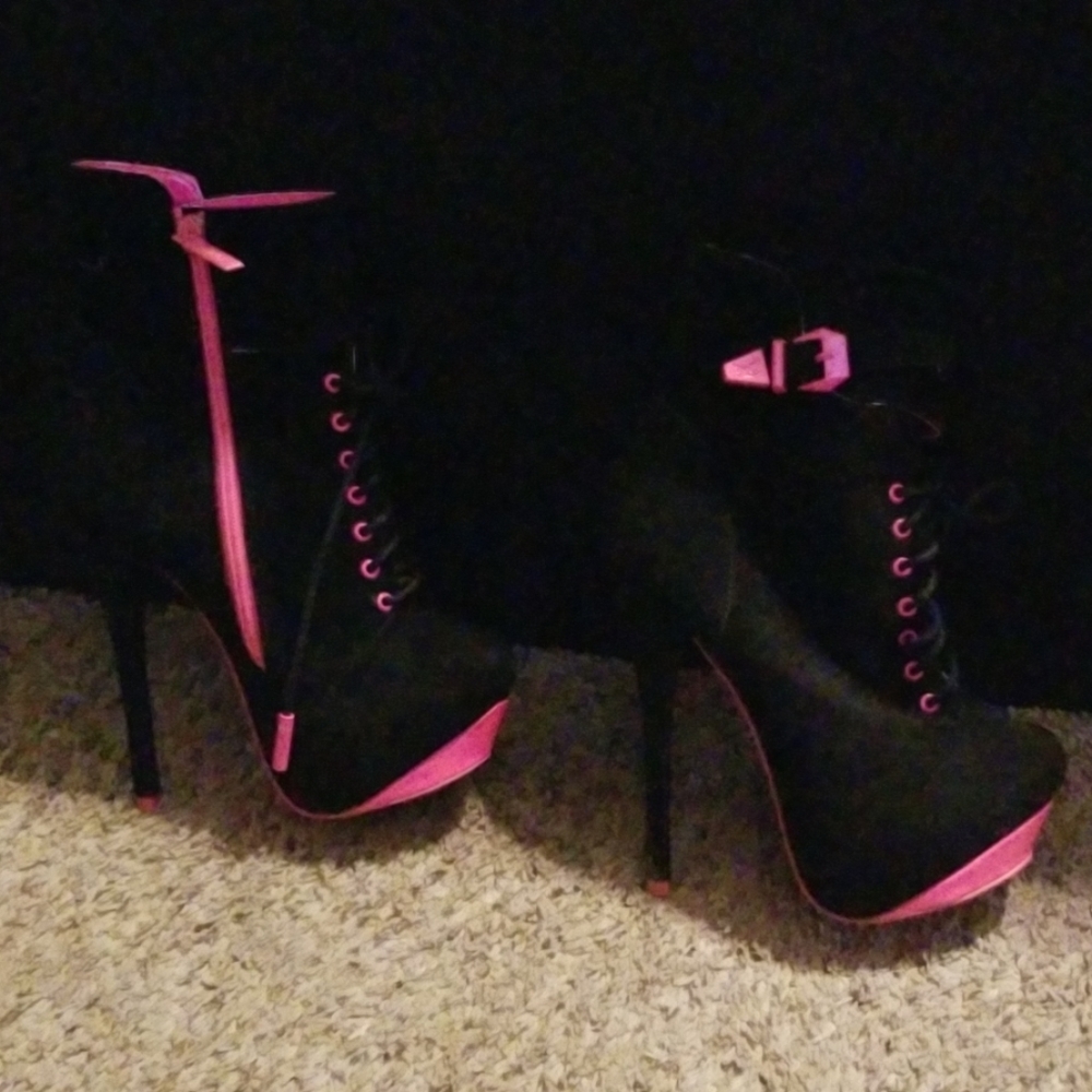 Sheikh stelletos boot hot pink only worn (1) once